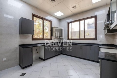Villa à Nadd Al Sheba, Dubai, 6 chambres, 1468.05 m², № 128968 - photo 9