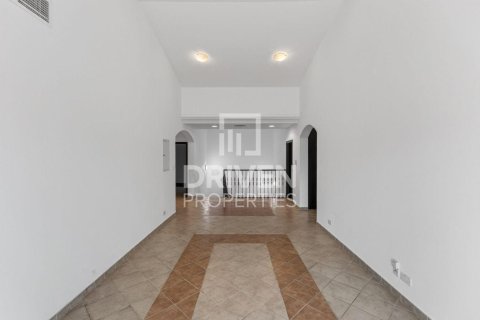 Villa in Dubai Investment Park, Dubai 5 bedrooms, 828.51 sq.m. № 128975 - photo 7