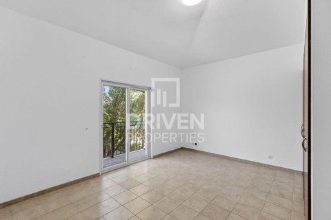 Villa in Dubai Investment Park, Dubai 5 bedrooms, 828.51 sq.m. № 128975 - photo 25