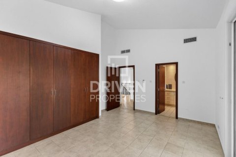 Villa in Dubai Investment Park, Dubai 5 bedrooms, 828.51 sq.m. № 128975 - photo 17