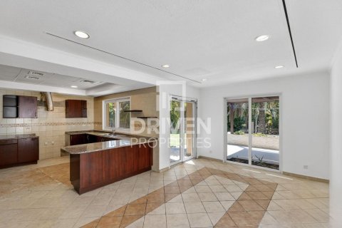 Villa in Dubai Investment Park, Dubai 5 bedrooms, 828.51 sq.m. № 128975 - photo 18