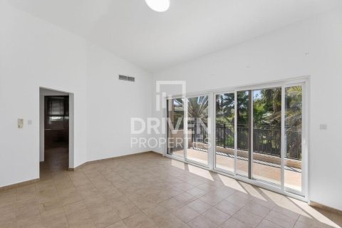 Villa in Dubai Investment Park, Dubai 5 bedrooms, 828.51 sq.m. № 128975 - photo 11