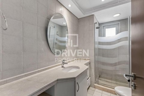 Villa in Dubai Investment Park, Dubai 5 bedrooms, 828.51 sq.m. № 128975 - photo 28