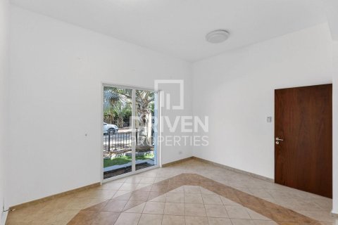 Villa in Dubai Investment Park, Dubai 5 bedrooms, 828.51 sq.m. № 128975 - photo 15