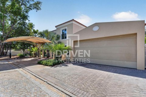 Villa in Dubai Investment Park, Dubai 5 bedrooms, 828.51 sq.m. № 128975 - photo 24