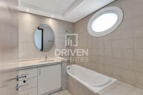Villa in Dubai Investment Park, Dubai 5 bedrooms, 828.51 sq.m. № 128975 - photo 29