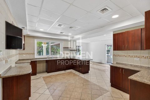Villa in Dubai Investment Park, Dubai 5 bedrooms, 828.51 sq.m. № 128975 - photo 19