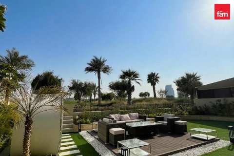 Villa in Dubai 5 bedrooms, 639.9 sq.m. № 123935 - photo 13