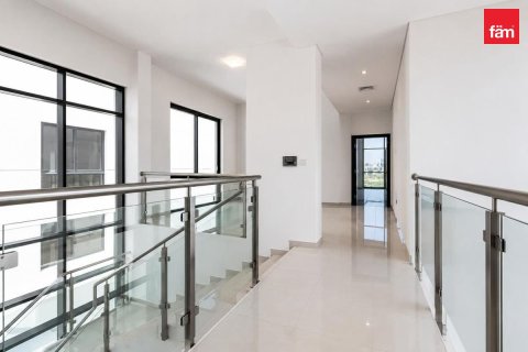 Villa in Dubai 5 bedrooms, 639.9 sq.m. № 123935 - photo 4