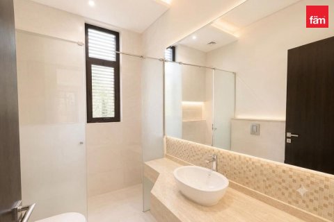 Villa in Dubai 5 bedrooms, 639.9 sq.m. № 123935 - photo 8
