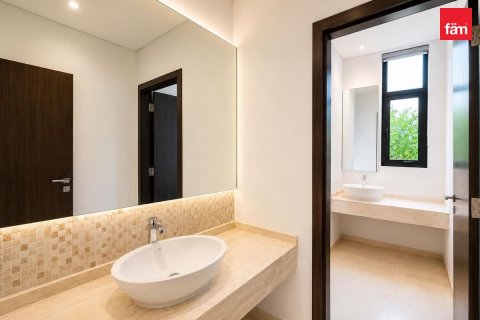Villa in Dubai 5 bedrooms, 639.9 sq.m. № 123935 - photo 7