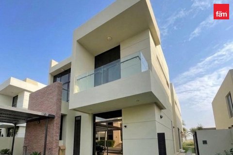 Villa in Dubai 5 bedrooms, 639.9 sq.m. № 123935