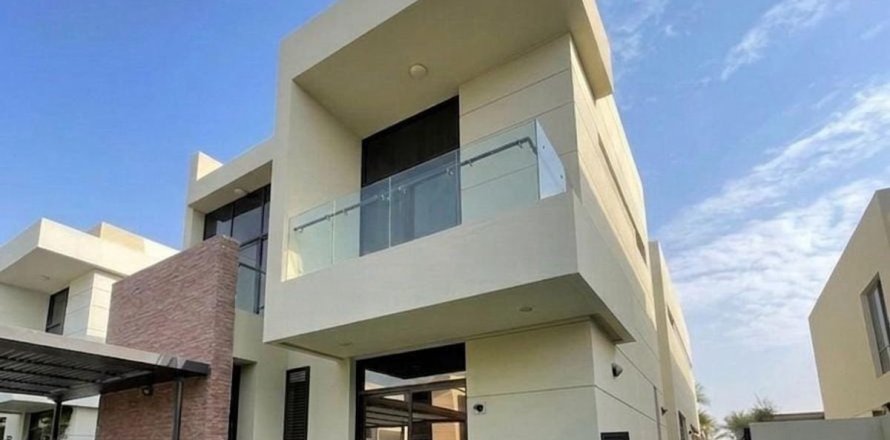 Villa in Dubai 5 bedrooms, 639.9 sq.m. № 123935