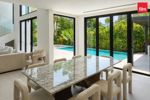 Villa in Jumeirah Islands, Dubai 4 bedrooms, 988.5 sq.m. № 123939 - photo 5