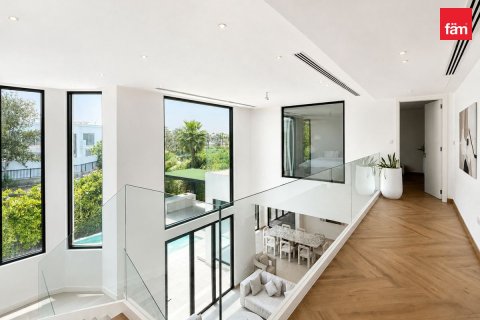 Villa in Jumeirah Islands, Dubai 4 bedrooms, 988.5 sq.m. № 123939 - photo 13