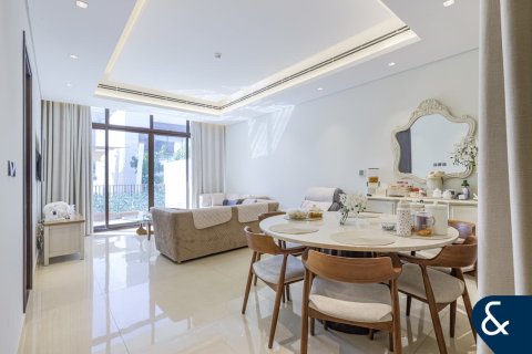 Villa in Al Furjan, Dubai 4 bedrooms, 311 sq.m. № 88498 - photo 2