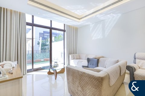 Villa in Al Furjan, Dubai 4 bedrooms, 311 sq.m. № 88498 - photo 5
