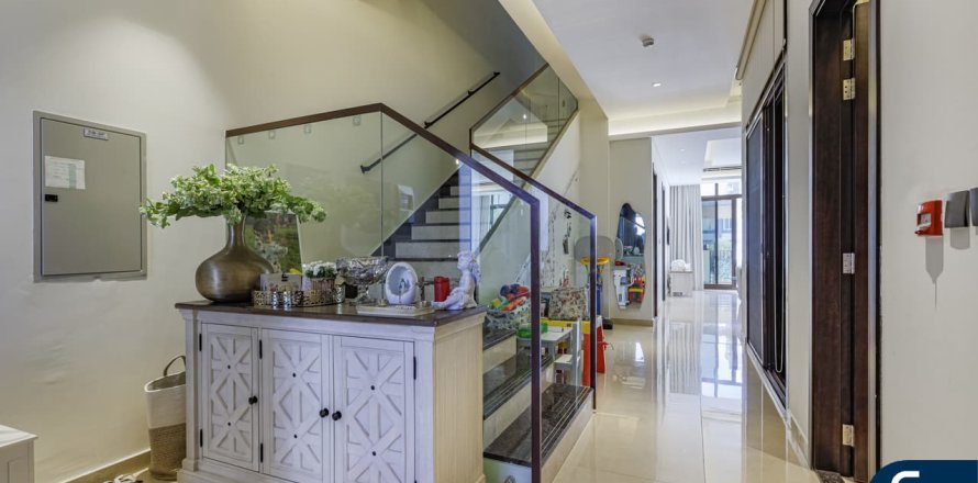 Villa in Al Furjan, Dubai 4 bedrooms, 311 sq.m. № 88498