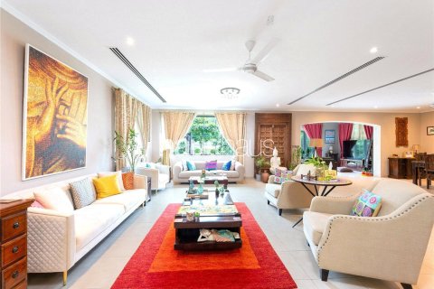 Villa in Legacy, Jumeirah Park, Dubai 4 bedrooms, 403 sq.m. № 43434 - photo 2