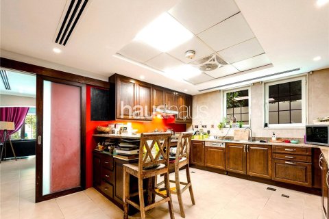 Villa in Legacy, Jumeirah Park, Dubai 4 bedrooms, 403 sq.m. № 43434 - photo 18
