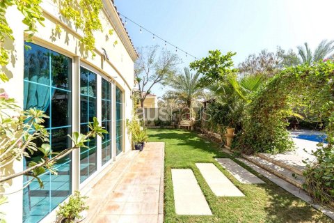 Villa in Legacy, Jumeirah Park, Dubai 4 bedrooms, 403 sq.m. № 43434 - photo 22