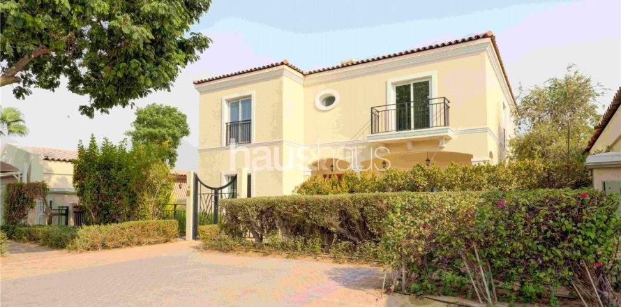 Вилла в Дубай Инвестмент Парке, Дубай, 5 спален, 577м², № 43436