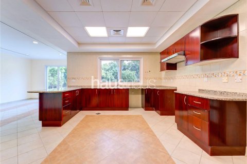 Купить виллу в Дубай Инвестмент Парке, Дубай: 5 спален, 577м², № 43436 - фото 12