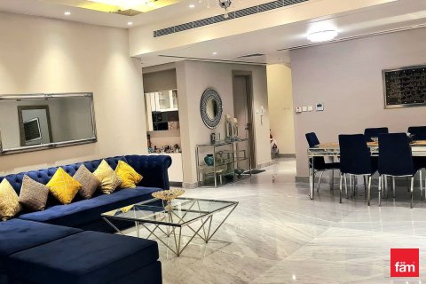 Снять в аренду таунхаус в Дубае: 3 спальни, 264м², № 58099 - фото 1