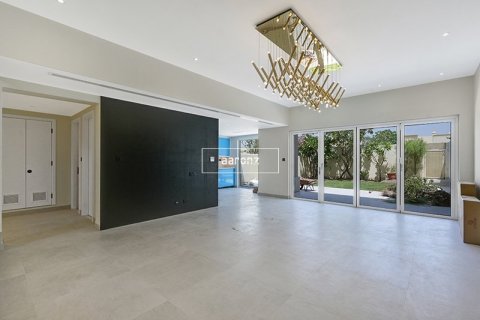Villa in The Springs, Dubai 3 bedrooms, 233 sq.m. № 18208 - photo 1