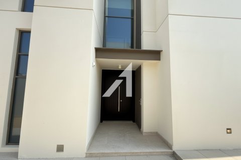 Villa in Al Furjan, Dubai 4 bedrooms, 366 sq.m. № 102041 - photo 22