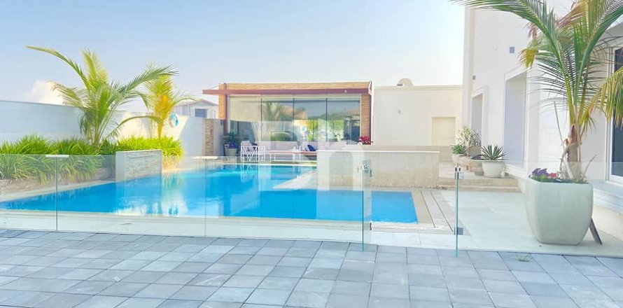 Villa à Nadd Al Sheba, Dubai, 5 chambres, 1434 m², № 22822