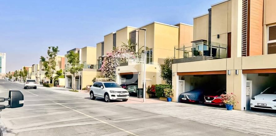 Вилла в Dubai Science Park, Дубай, 3 спальни, 228м², № 22820