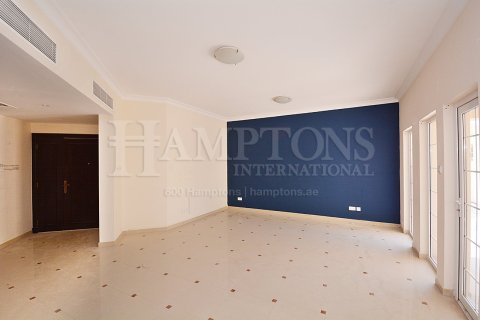 Снять в аренду виллу в Dubai Land, Дубай: 3 спальни, 540.69546000м², № 63361 - фото 12