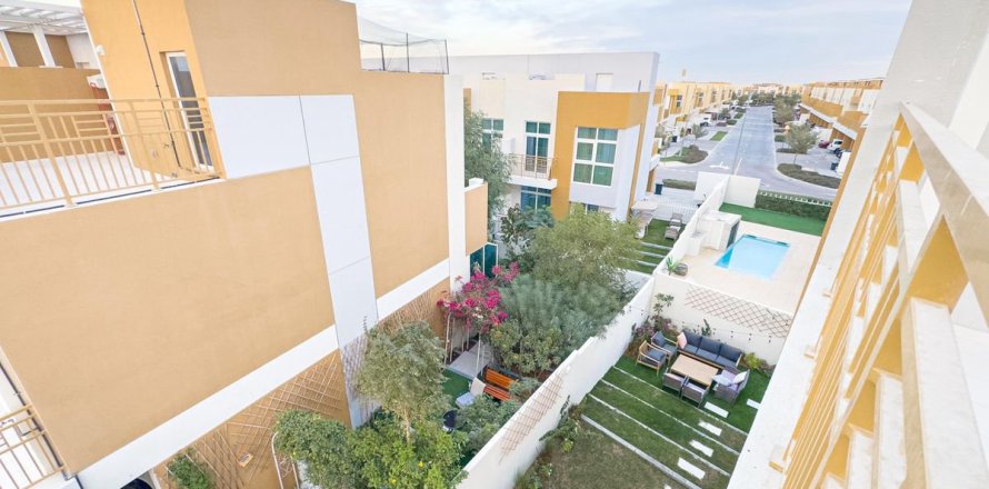 Townhouse in Dubai 3 bedrooms, 186.3 sq.m. № 93448