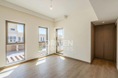 Townhouse in Damac Lagoons, Dubai 4 bedrooms, 144 sq.m. № 127781 - photo 3