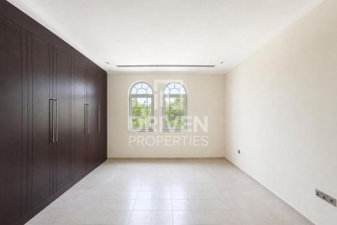 Villa in Jumeirah Park, Dubai 4 bedrooms, 790.42 sq.m. № 127788 - photo 15