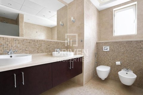 Villa in Jumeirah Park, Dubai 4 bedrooms, 790.42 sq.m. № 127788 - photo 25