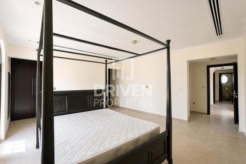 Villa in Jumeirah Park, Dubai 4 bedrooms, 790.42 sq.m. № 127788 - photo 22