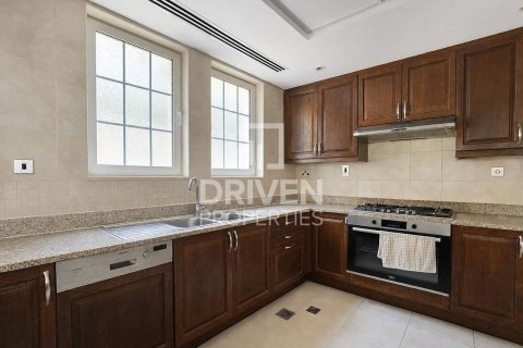 Villa in Jumeirah Park, Dubai 4 bedrooms, 790.42 sq.m. № 127788 - photo 9