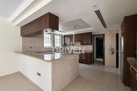 Villa in Jumeirah Park, Dubai 4 bedrooms, 790.42 sq.m. № 127788 - photo 3