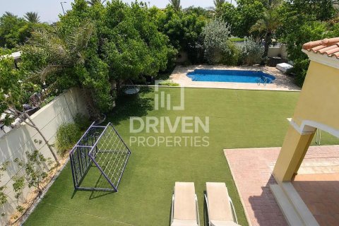 Villa in Jumeirah Park, Dubai 4 bedrooms, 790.42 sq.m. № 127788 - photo 8