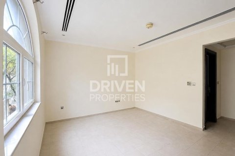 Villa in Jumeirah Park, Dubai 4 bedrooms, 790.42 sq.m. № 127788 - photo 19