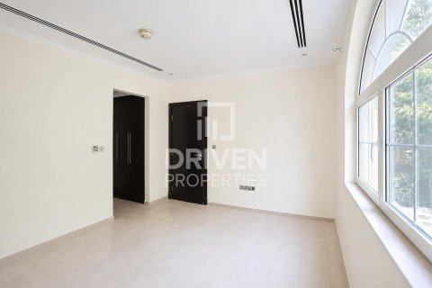 Villa in Jumeirah Park, Dubai 4 bedrooms, 790.42 sq.m. № 127788 - photo 18