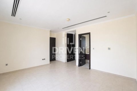 Villa in Jumeirah Park, Dubai 4 bedrooms, 790.42 sq.m. № 127788 - photo 11