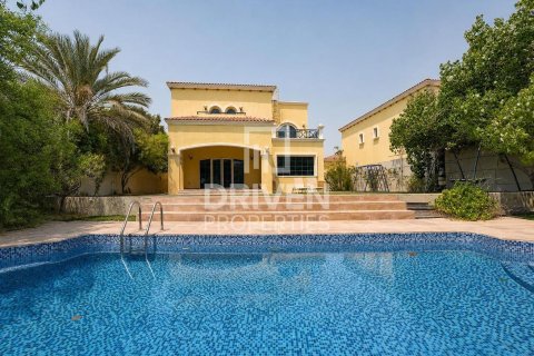Villa in Jumeirah Park, Dubai 4 bedrooms, 790.42 sq.m. № 127788