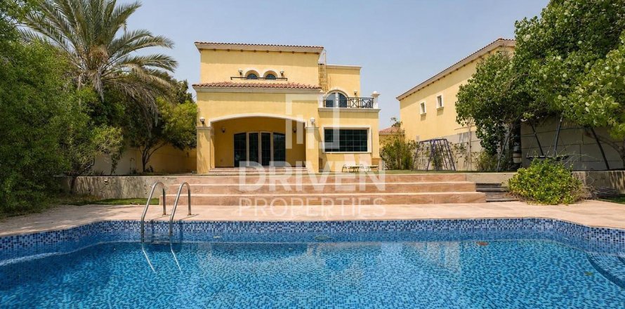 Villa in Jumeirah Park, Dubai 4 bedrooms, 790.42 sq.m. № 127788