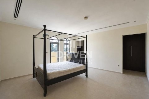 Villa in Jumeirah Park, Dubai 4 bedrooms, 790.42 sq.m. № 127788 - photo 23