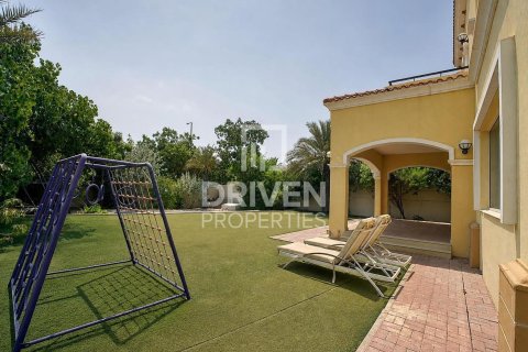 Villa in Jumeirah Park, Dubai 4 bedrooms, 790.42 sq.m. № 127788 - photo 6