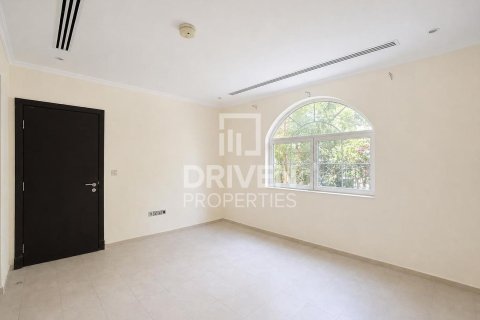 Villa in Jumeirah Park, Dubai 4 bedrooms, 790.42 sq.m. № 127788 - photo 12