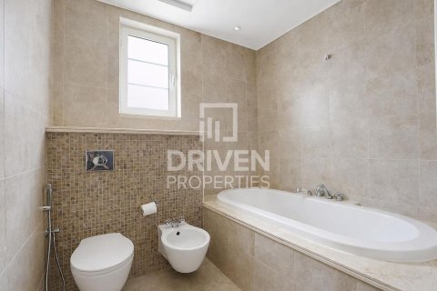 Villa in Jumeirah Park, Dubai 4 bedrooms, 790.42 sq.m. № 127788 - photo 27